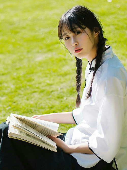 开云网页版-国际足球赛事中,某支球队实力惊艳,击败强敌,国际足球队员